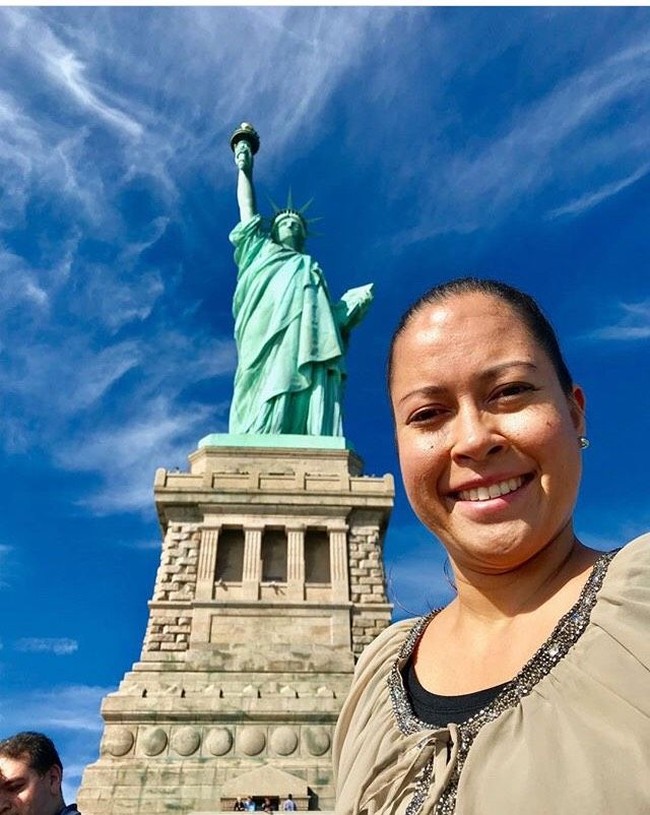 “Aku memiliki kaki, aku tidak memiliki lengan, aku tidak memiliki tangan. Jadi tentu saja, sewaktu kecil aku belajar mengambil barang dengan kaki. Aku melakukan semuanya dengan kaki-kakiku yang menjadi tanganku, jelas Jessica. Foto: dok Instagram @rightfooted