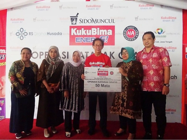 Kuku Bima Energi Gelar Operasi Katarak Gratis untuk 50 