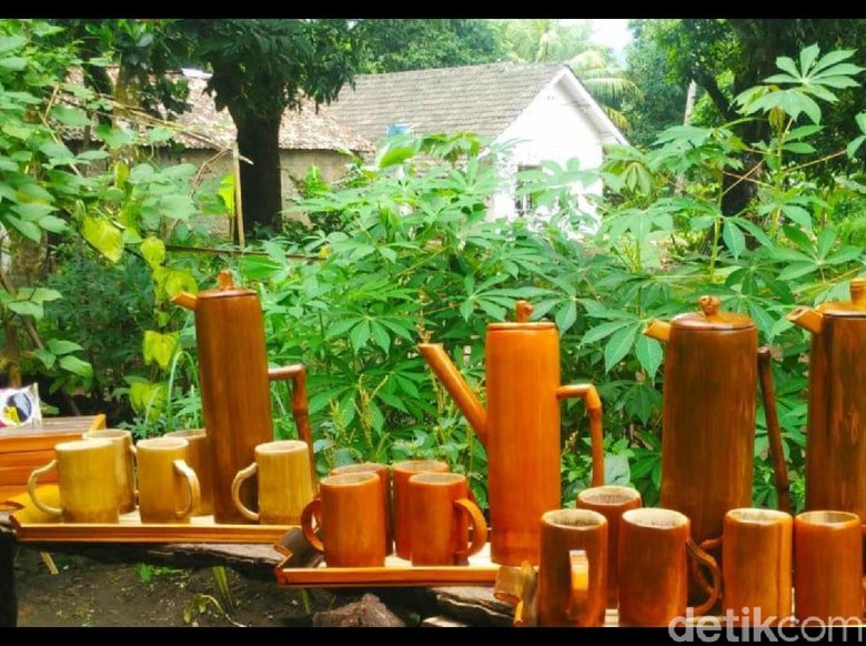 Warga Sukabumi Sulap Limbah Bambu Menjadi Karya Seni Warga Sukabumi Sulap Limbah Bambu Menjadi Karya Seni