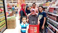 Memang tak ada yang lebih seru selain bisa belanja lebih hemat sekaligus sambil memiliki quality time bersama keluarga tercinta.