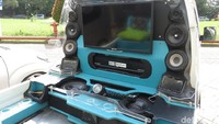 Pickup ini setidaknya harus mengganti akinya menjadi aki tower yang diyakini cukup untuk menunjang kebutuhan listrik audio systemnya. Foto: Rizki Pratama