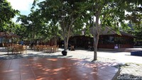 Sejumlah resort dan penginapan di Labuan Bajo juga menyediakan restauran dan kafe tepi pantai. Salah satunya adalah Sylvia Resort (Randy/detikcom) 