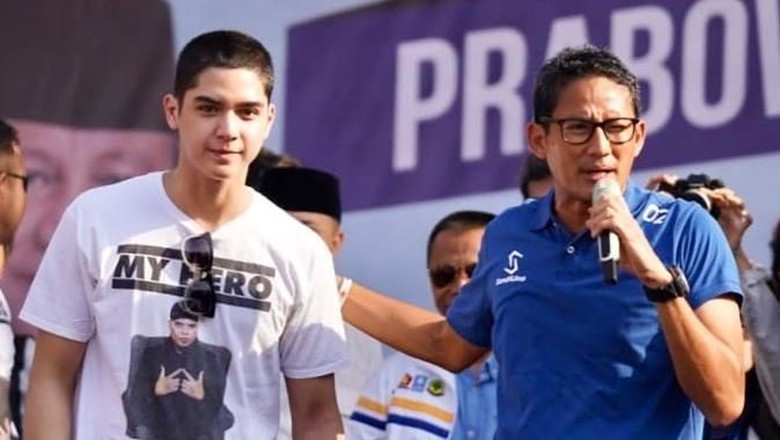 Foto: Sandiaga dan Al Ghazali di Surabaya (Instagram Sandiaga) Foto: Sandiaga dan Al Ghazali di Surabaya (Instagram Sandiaga)