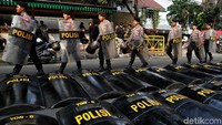 Sebanyak 4.311 personel gabungan TNI-Polri dikerahkan untuk mengawal Apel Siaga 313 di depan kantor KPU Jakarta.