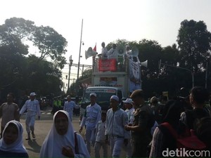 Gelar Apel Siaga 313, Massa FUI Tiba di KPU
