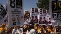 Dari pantauan detikcom, Minggu (31/3/2019) massa mulai berdatangan mulai Jalan Ponti, Jalan Pahlawan, menuju Stadion Delta Sidoarjo.