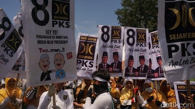 Massa Kampanye Akbar Prabowo-Sandi Merapat ke Stadion Delta Sidoarjo