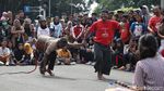 Antusias Warga Nonton Aksi Jatilan di CFD