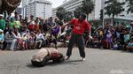 Antusias Warga Nonton Aksi Jatilan di CFD
