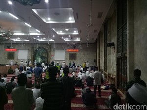 Jelang Apel Siaga 313, Massa Salat Subuh di Masjid Sunda Kelapa
