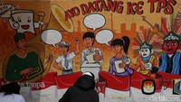 Seruan ajakan ke TPS juga terpampang di salah satu mural.