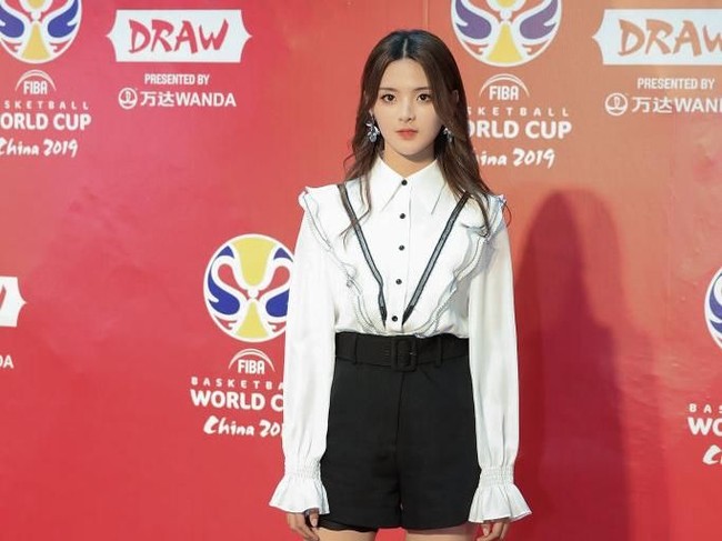 Nomor tiga Wanita Tercantik se-Asia adalah Yang Chaoyue, seorang idol asal Tiongkok berusia 20 tahun. Ia merupakan member grup idol Rocket Girls 101. Dikutip dari situs TC Candler, kriteria untuk masuk daftar ini tak sekadar wanita berwajah cantik, memiliki tubuh seksi atau yang paling terkenal. Tapi juga yang sering diperbincangkan publik. Foto: Getty Images