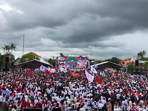 Jokowi Kampanye di Gowa, Pendukung Penuhi Stadion Kalegowa