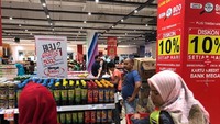 Tak usah heran, pasalnya ribuan produk kebutuhan harian anggota keluarga, terlibat dalam promo Beli 2 Gratis 1. Beragam varian produk mulai dari aneka snack, minuman, perlengkapan mandi, body care, hingga perlengkapan bayi dan balita, semua serba Beli 2 Gratis 1.
