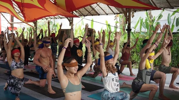 Blinfolded Yoga Bukan Hanya Tentang Kebugaran Fisik Tapi Juga Jiwa