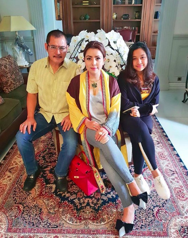 Dari pernikahannya dengan Bambang, Mayangsari dikaruniai seorang putri. Mereka menamai anak sematawayangnya Khirani Siti Hartina Trihatmodjo. (Foto: Instagram)