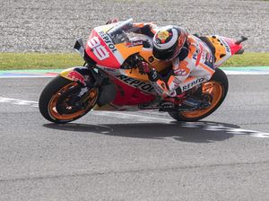 Lorenzo Masih Kewalahan Tunggangi Honda RC213V