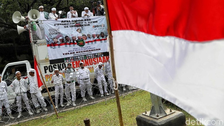 Orator 313 Ajak Warga Tangkal Serangan Fajar di 17 April Orator 313 Ajak Warga Tangkal Serangan Fajar di 17 April