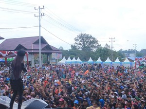 Tari Merakyat Melayu Bius Pembukaan Festival Crossborder Aruk 2019