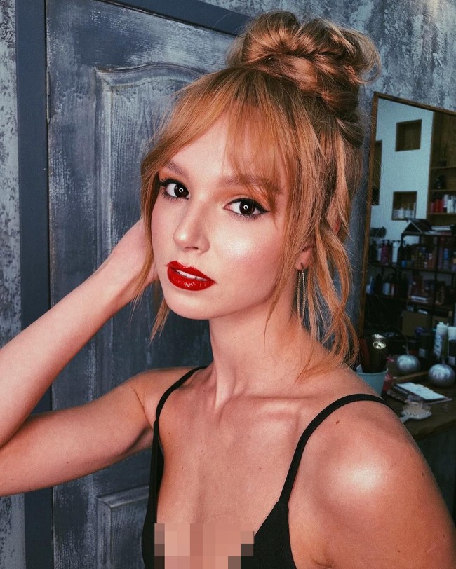 Kini kondisi Alisa belum bisa dikatakan baik. Kondisinya sebenarnya sangat buruk tapi kami diberi tahu bahwa bantuan yang sekarang diberikan masih baik. Para dokter mengatakan kondisinya berat tapi ada kalanya dia sadar dan berbicara pada kami, ungkap sang ayah, Vitaly. Foto: Instagram @miitrova