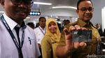 Momen Anies Baswedan Ngantor Naik MRT