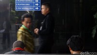KPK pun menghimbau kepada para impinan instansi dan lembaga untuk memerintahkan jajarannya agar segera menyerahkan LHKPN.