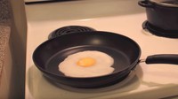 Keren! Udah kaya telur ceplok sungguhan kan? Padahal hanya taburan garam. Foto: YouTube bashirsultani