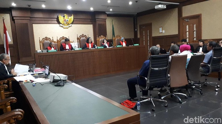 Saksi Mengaku Diperintah Dirut WKE Beri Uang ke Pejabat PUPR Saksi Mengaku Diperintah Dirut WKE Beri Uang ke Pejabat PUPR