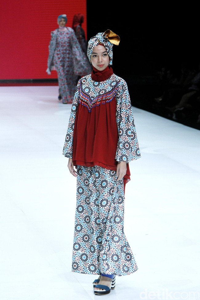Fashion show busana muslim Shafira ini mengangkat tema bertajuk World Wonderer di Indonesia Fashion Week 2019, Jakarta Convention Center, Senayan, Jakarta. Jumat, [29/03/2019]. Foto: Mohammad Abduh/Wolipop