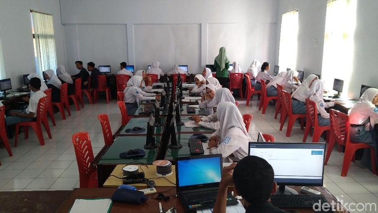 Sejumlah Sekolah di Jateng Masih Numpang UNBK Sejumlah Sekolah di Jateng Masih Numpang UNBK