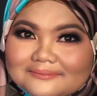 Sentuhan magisnya pada wajah Effa telah mengumpulkan banyak pujian dari netizen dengan mayoritas dari mereka mengagumi hasil makeupnya. Isma juga dipuji netizen karena telah membantu saudara perempuannya mewujudkan mimpinya untuk lebih percaya diri dengan penampilannya. Foto: dok. Screenshot Twitter