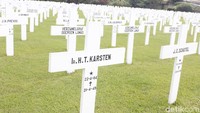 Kendati begitu, di antara deretan makam tersebut bersemayam sosok arsitek Hindia Belanda, HT Karsten yang menjadi perancang 11 kota di Indonesia. Perancang yang mahsyur itu menghembuskan nafas terakhirnya di Cimahi. (Yudha Maulana/detikcom)