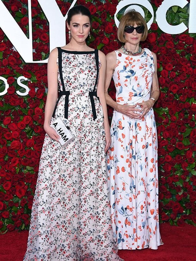 Kenalan dengan Bee Shaffer, putri cantik Anna Wintour, bos majalah Vogue AS yang tak kalah stylih dari ibunya. Bee menceritakan bahwa sejak kecil sudah akrab dengan dunia fashion tapi tetap tak tertarik.  Foto: Getty Images