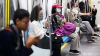 Berdasarkan keterangan resmi MRT Jakarta, ulai pukul 05.30 WIB untuk pemberangkatan kereta pertama dari Stasiun Lebak Bulus dan untuk kereta terakhir pemberangkatan Stasiun Bundaran HI menuju Lebak Bulus pukul 22.00 WIB.