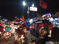 Warga Penuhi Jalanan di Manado Sambut Kedatangan Jokowi