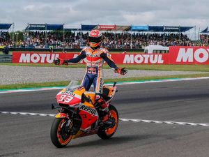 Siapa Bisa Kalahkan Marquez? Hanya Dirinya Sendiri