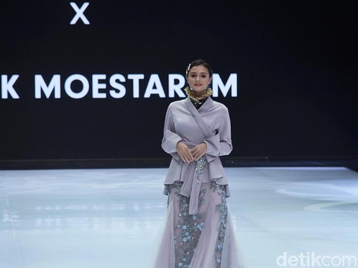 Koleksi Malik Moestaram di Indonesia Fashion Week 2019. Foto: Muhammad Abduh/Detikcom Koleksi Malik Moestaram di Indonesia Fashion Week 2019. Foto: Muhammad Abduh/Detikcom
