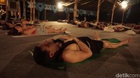 Kalau kelas yoga metal tidak menggunakan istilah namaste tapi namaslay alias nama-slay. (Foto: Khadijah Nur Azizah/detikHealth) 