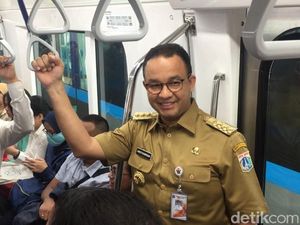 Ngantor Naik MRT, Anies Soroti Integrasi Stasiun ASEAN-TransJakarta