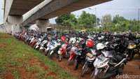 Lahan seluas 8000 meter persegi ini mampu menampung 500 sepeda motor, dan 157 mobil.