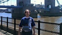 Gayanya ber-sweater Tower Bridge, London, Inggris (sambarskyknitter/ Instagram)