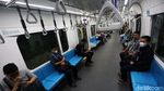 Suasana Hari Pertama MRT Jakarta Mulai Berbayar