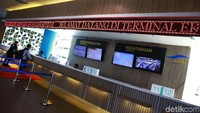 Beginilah loket check-in di dermaga eksekutif Bakauheni yang mirip dengan counter Check-in di Bandara Internasional. Keren bukan!