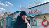 Sedang travelling kemana ya Jang Ki-yong? Terlihat ia sedang menikmai camilan enak. Foto: Instagram@juanxkui