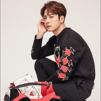 Jackson Wang, penyanyi boyband Korea Selatan dari grup Got7 berada di posisi ke-9 pria paling tampan se-Asia. Penampilan dan tarian Jackson disetiap konsernya yang memukau kerap membuat wanita bersorak dan jatuh hati padanya. Foto: Instagram