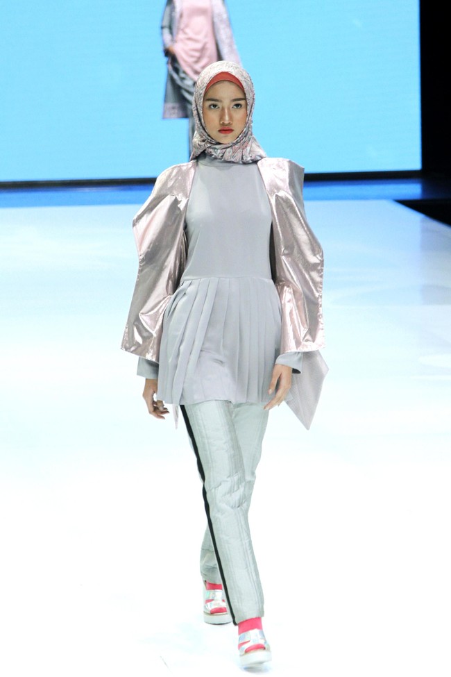 Fashion show busana muslim Shafira ini mengangkat tema bertajuk World Wonderer di Indonesia Fashion Week 2019, Jakarta Convention Center, Senayan, Jakarta. Jumat, [29/03/2019]. Foto: Mohammad Abduh/Wolipop