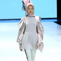 Fashion show busana muslim Shafira ini mengangkat tema bertajuk World Wonderer di Indonesia Fashion Week 2019, Jakarta Convention Center, Senayan, Jakarta. Jumat, [29/03/2019]. Foto: Mohammad Abduh/Wolipop