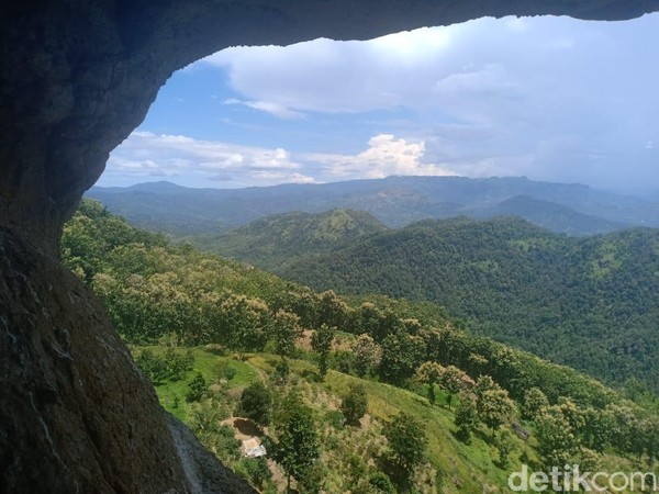 Berjarak 28 km ke arah timur dari pusat Kota Ponorogo, gunung ini memiliki pemandangan eksotis yang khas. (Charolin Pebrianti/detikcom) Berjarak 28 km ke arah timur dari pusat Kota Ponorogo, gunung ini memiliki pemandangan eksotis yang khas. (Charolin Pebrianti/detikcom)