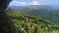 Berjarak 28 km ke arah timur dari pusat Kota Ponorogo, gunung ini memiliki pemandangan eksotis yang khas. (Charolin Pebrianti/detikcom)