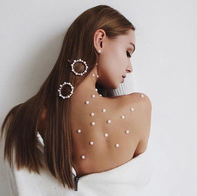 Alisa Mitrova harus menderita sakit berat setelah berkarier sebagai model di China. Dilaporkan jika Alisa dipekerjakan dengan white contract slave atau kontak budak orang kulit putih karena digaji dan diperlakukan dengan tidak layak. Foto: Instagram @miitrova